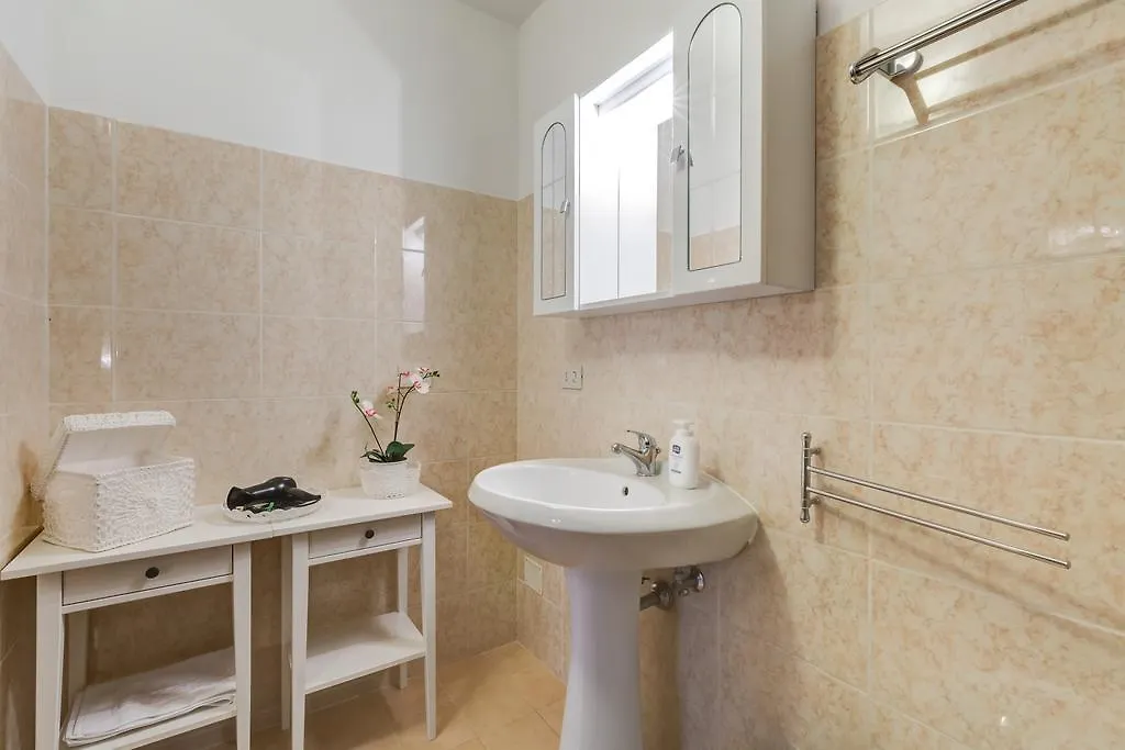 Lulu House Bed & Breakfast Rome Italy